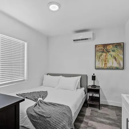 Lovely 1 Bedroom Walking Distance To Ocean - Suite 3